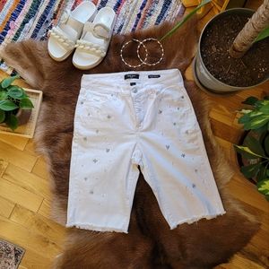 Nine West White Embellished Fringe Bermuda Shorts